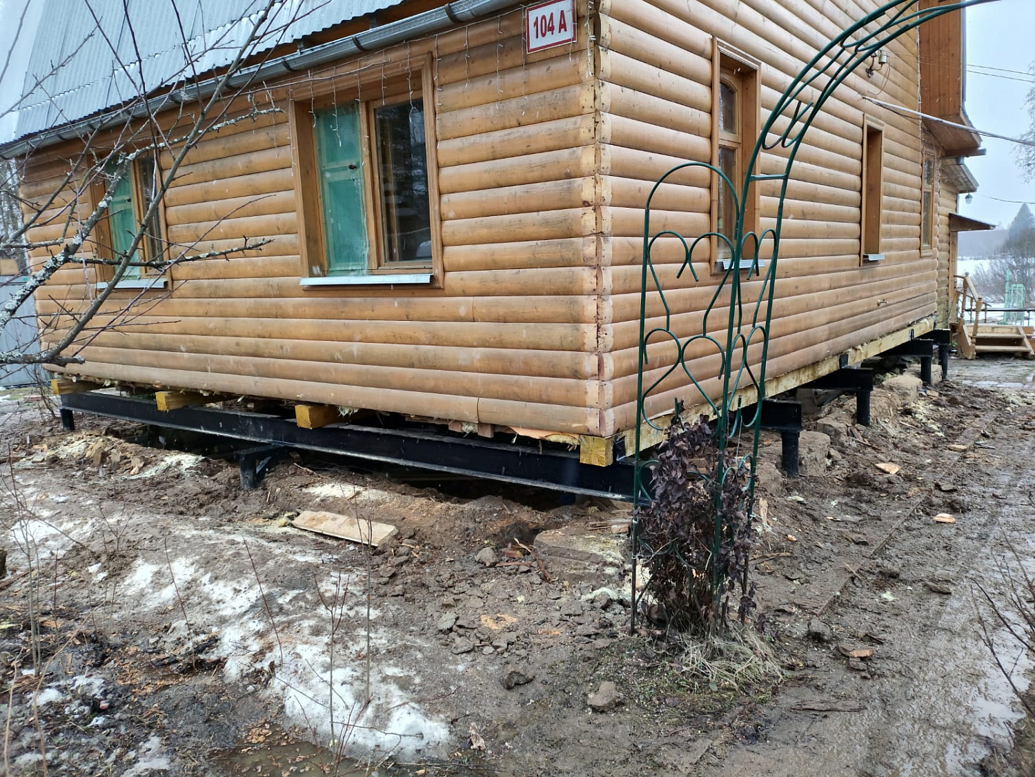 Подъем дома 6х5м с блоков на винтовые сваи